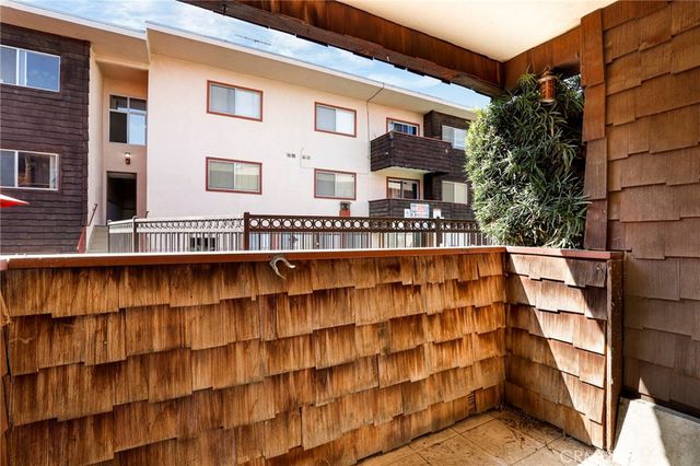 5403 Newcastle Avenue 28, Encino, CA 91316