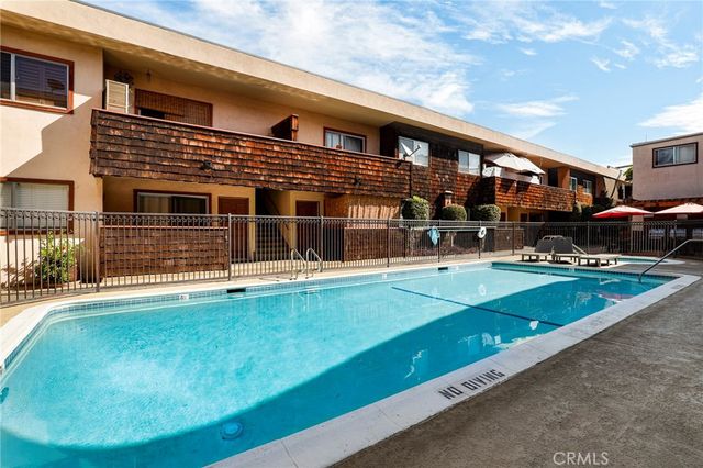 5403 Newcastle Avenue 28, Encino, CA 91316