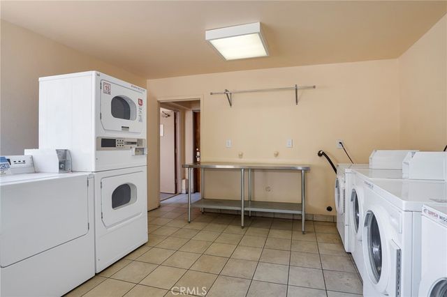 5403 Newcastle Avenue 28, Encino, CA 91316