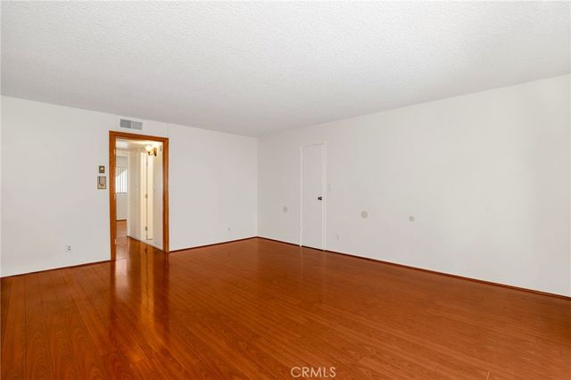 5403 Newcastle Avenue 28, Encino, CA 91316