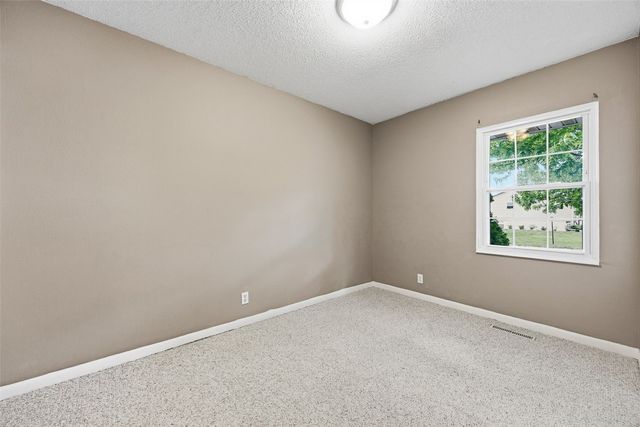 1715 Northbrook Drive NE, Cedar Rapids, IA 52402