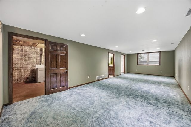 1715 Northbrook Drive NE, Cedar Rapids, IA 52402