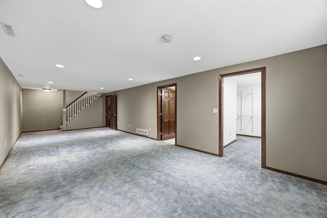 1715 Northbrook Drive NE, Cedar Rapids, IA 52402