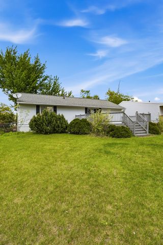 1715 Northbrook Drive NE, Cedar Rapids, IA 52402
