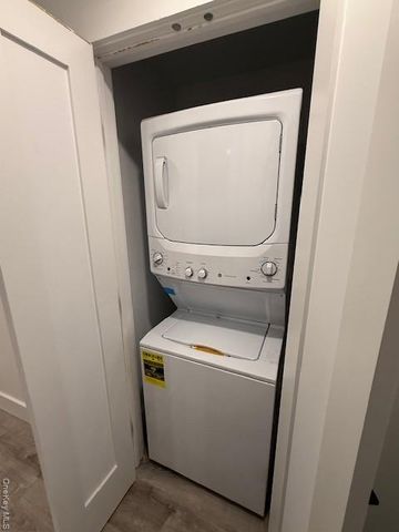 19 Bellport Lane 1, Bellport Village, NY 11713