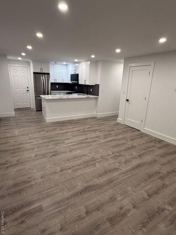 19 Bellport Lane 1, Bellport Village, NY 11713