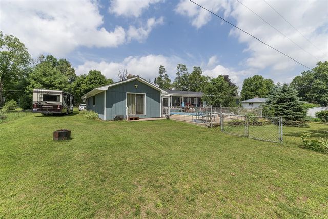 55081 Buckhorn Road, Three Rivers, MI 49093