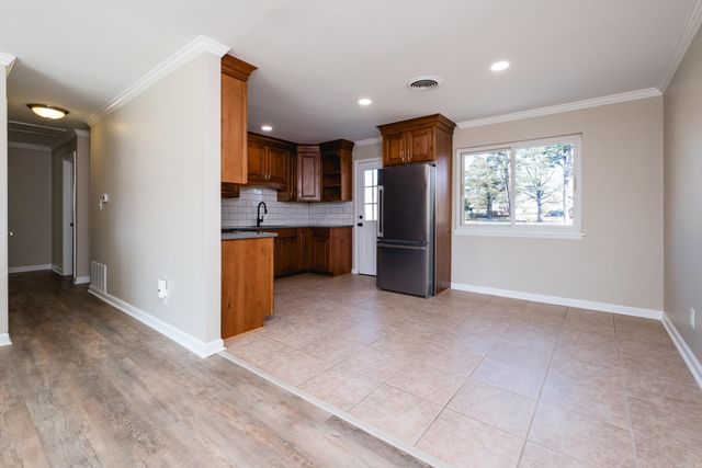 1811 E Lakeview Drive, Benton, AR 72015