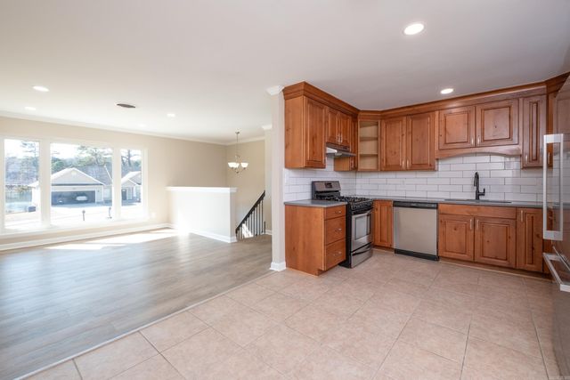 1811 E Lakeview Drive, Benton, AR 72015