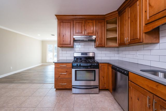 1811 E Lakeview Drive, Benton, AR 72015