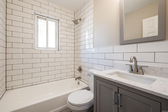 1811 E Lakeview Drive, Benton, AR 72015