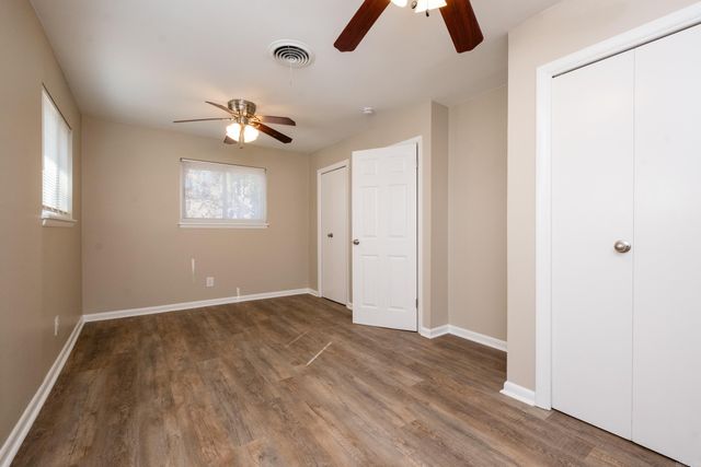 1811 E Lakeview Drive, Benton, AR 72015