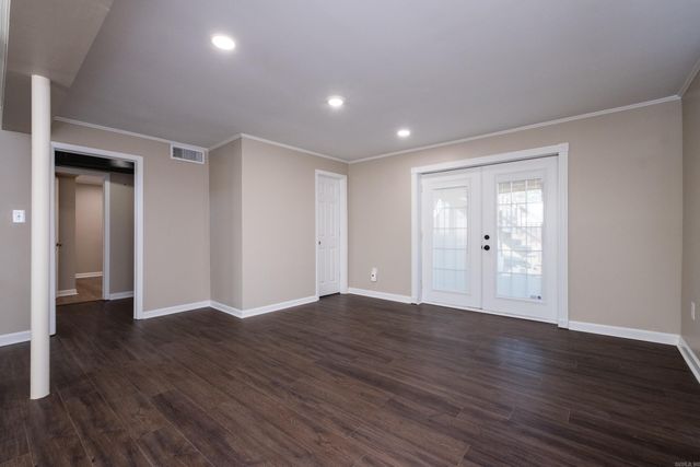 1811 E Lakeview Drive, Benton, AR 72015