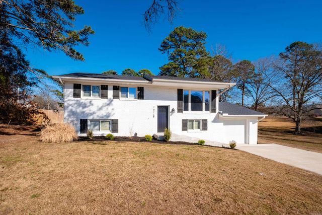 1811 E Lakeview Drive, Benton, AR 72015