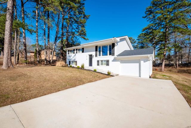 1811 E Lakeview Drive, Benton, AR 72015