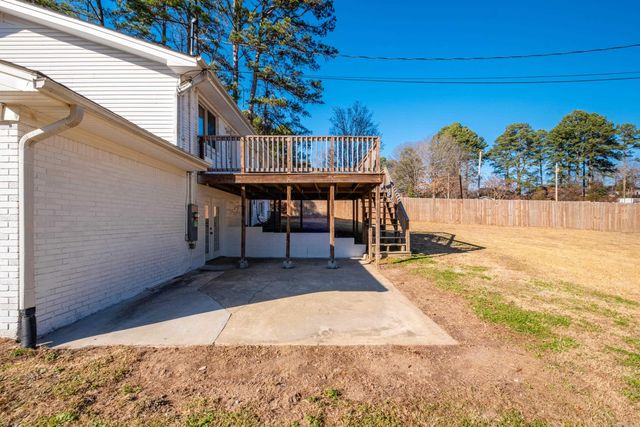 1811 E Lakeview Drive, Benton, AR 72015