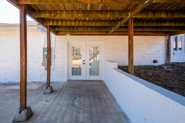 1811 E Lakeview Drive, Benton, AR 72015