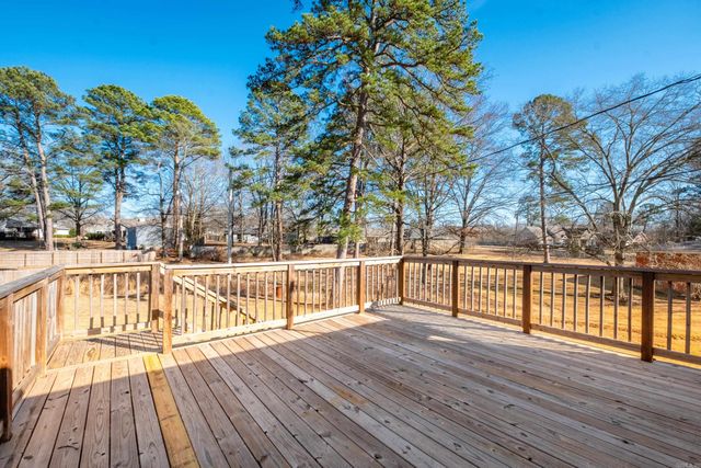 1811 E Lakeview Drive, Benton, AR 72015