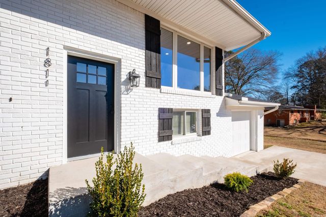 1811 E Lakeview Drive, Benton, AR 72015