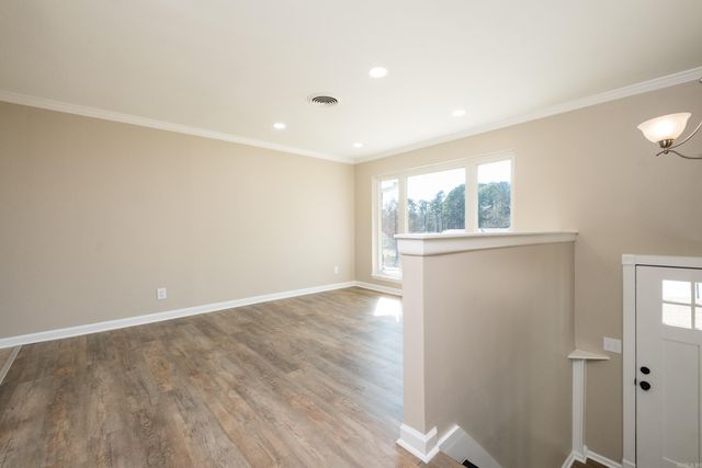 1811 E Lakeview Drive, Benton, AR 72015