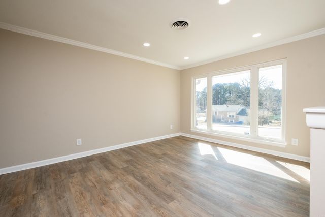 1811 E Lakeview Drive, Benton, AR 72015