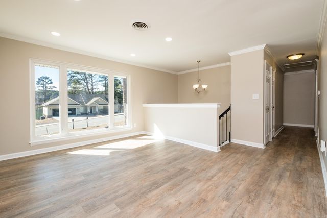 1811 E Lakeview Drive, Benton, AR 72015