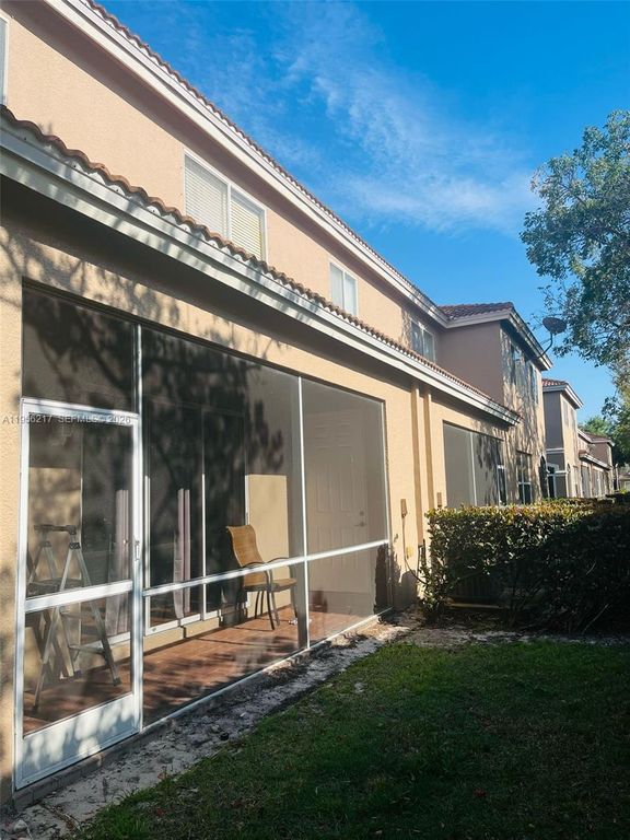 Image 11 of property listing at 9620 Roundstone CIR, Other City - In The State Of Florida, FL 33967