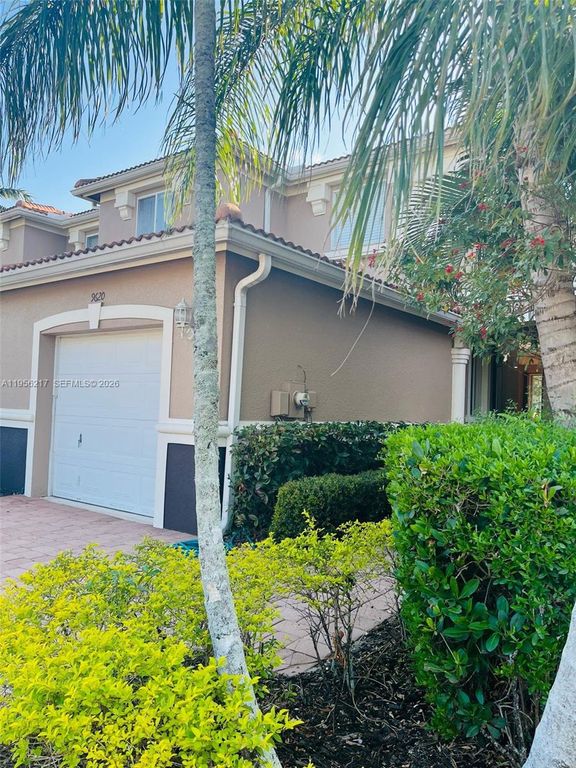 Image 5 of property listing at 9620 Roundstone CIR, Other City - In The State Of Florida, FL 33967