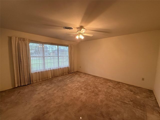 213 Van Winkle Street, Lake Jackson, TX 77566
