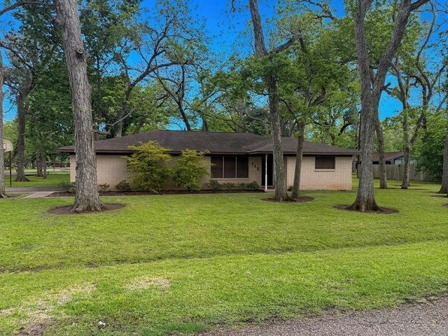 213 Van Winkle Street, Lake Jackson, TX 77566
