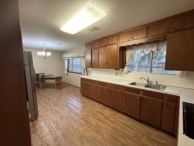 213 Van Winkle Street, Lake Jackson, TX 77566