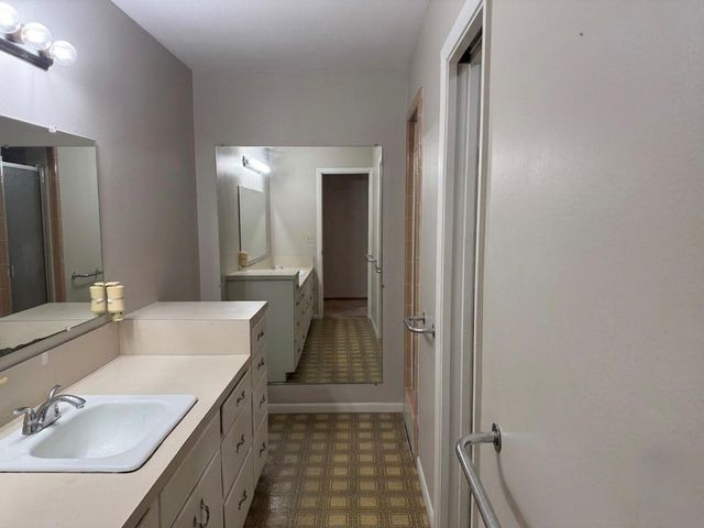 213 Van Winkle Street, Lake Jackson, TX 77566