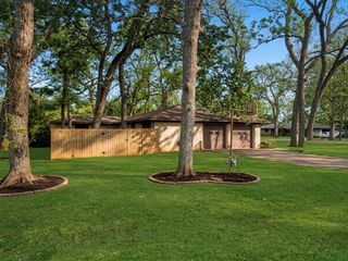 213 Van Winkle Street, Lake Jackson, TX 77566