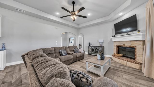 1005 Paradise Parkway, Poolville, TX 76487