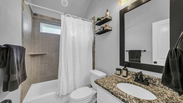 1005 Paradise Parkway, Poolville, TX 76487