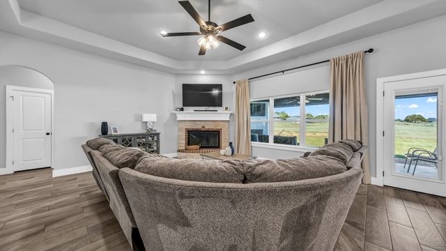 1005 Paradise Parkway, Poolville, TX 76487
