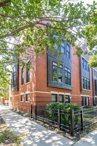 831 W 14th Place, Chicago, IL 60608