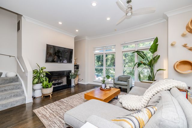 831 W 14th Place, Chicago, IL 60608