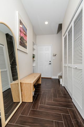 831 W 14th Place, Chicago, IL 60608