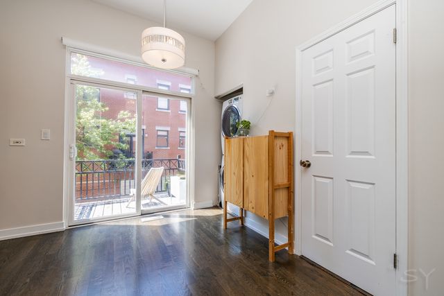 831 W 14th Place, Chicago, IL 60608