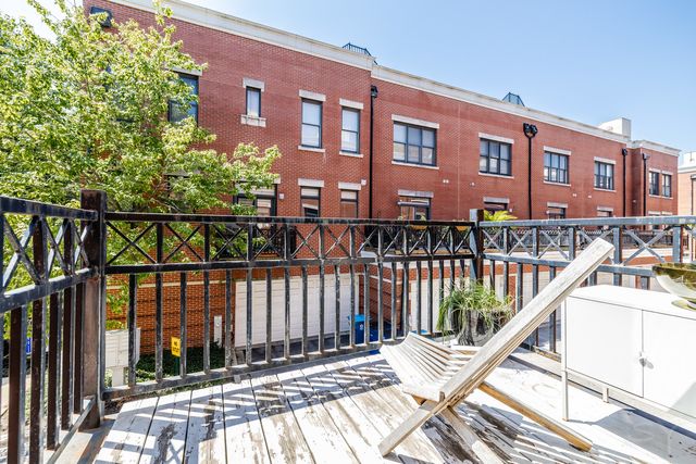 831 W 14th Place, Chicago, IL 60608