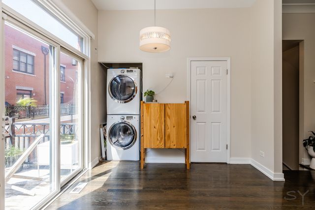 831 W 14th Place, Chicago, IL 60608
