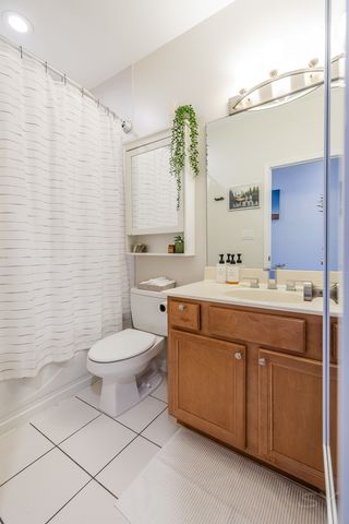 831 W 14th Place, Chicago, IL 60608