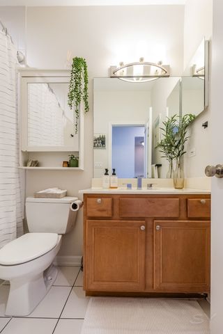 831 W 14th Place, Chicago, IL 60608