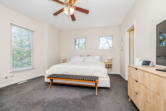 831 W 14th Place, Chicago, IL 60608