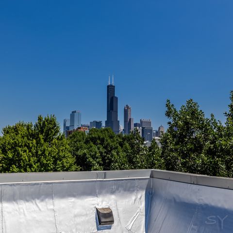 831 W 14th Place, Chicago, IL 60608