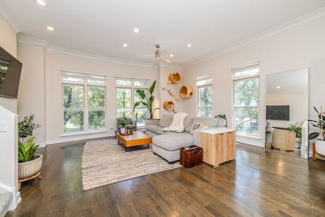 831 W 14th Place, Chicago, IL 60608