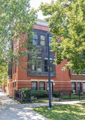 831 W 14th Place, Chicago, IL 60608