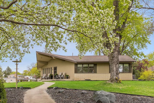7401 W Shore Drive, Edina, MN 55435