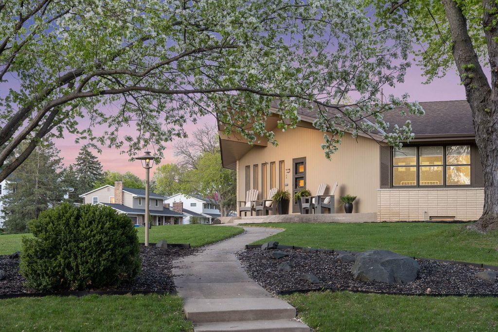 7401 W Shore Drive, Edina, MN 55435